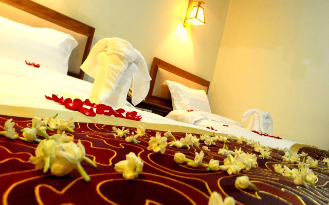 Sedona Hotel Inya Wing