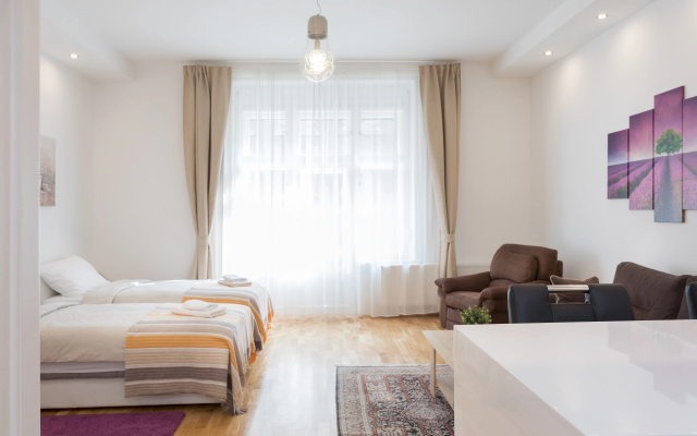 Charming and Bright Studio in Zagreb Center!