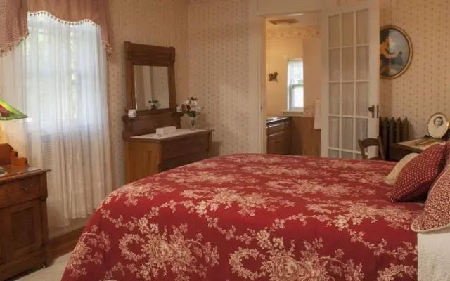 Red Forest Bed and Breakfast Inn