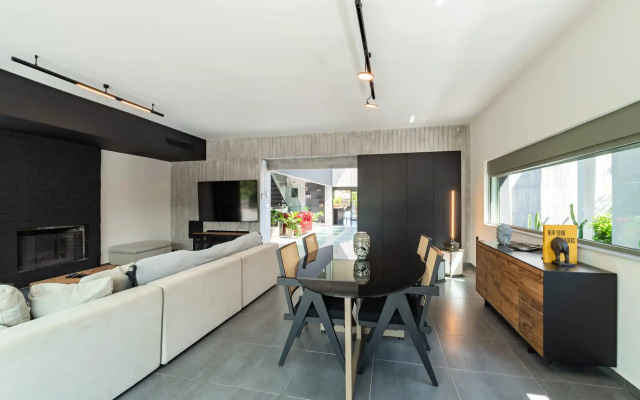 Villa Eleven