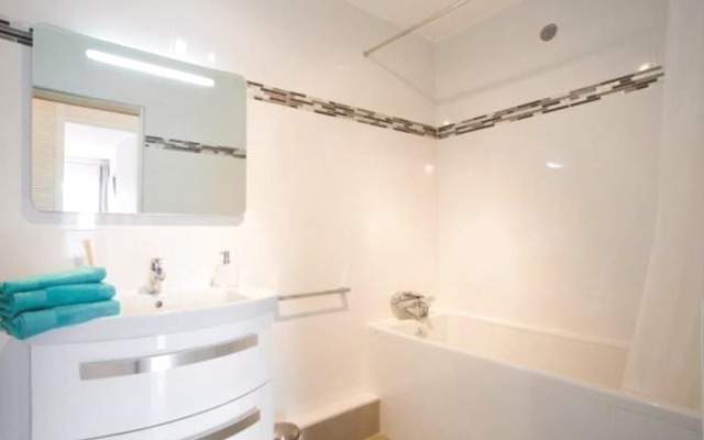 Отель Appartement Corporate Claude Terrasse Париж ванная