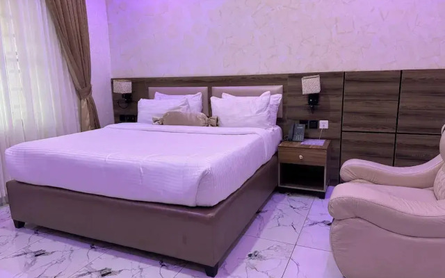 Silver Gate Hotel and Suites