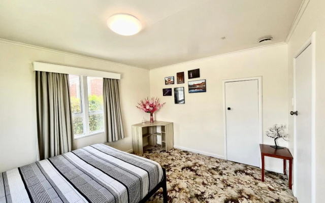 Entire House in Sylvia Park, Central Auckland
