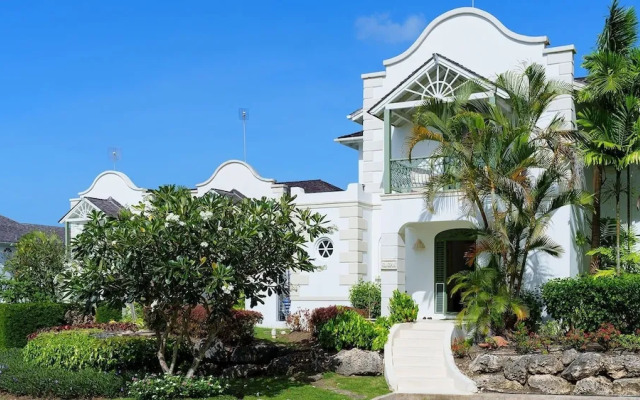 Sugar Hill - Frangipani by Blue Sky Luxury
