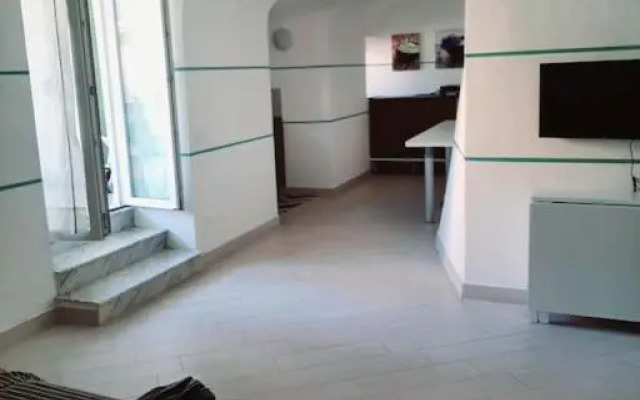 Ampio Bilocale Con Patio A 50 Metri Dal Mare!