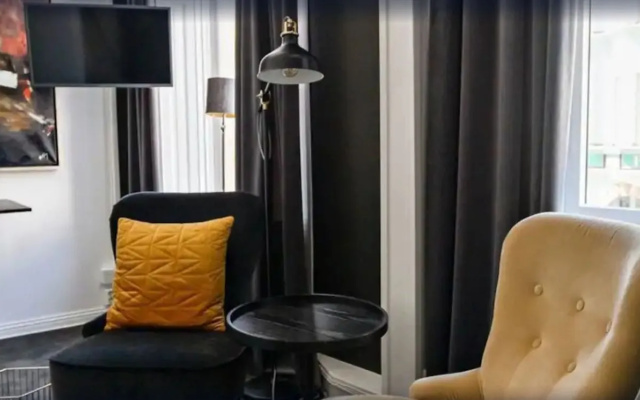 Eight Rooms