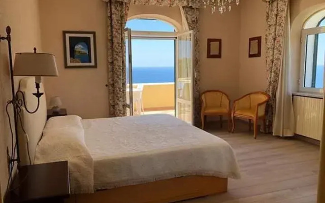 Tropical Holiday Room