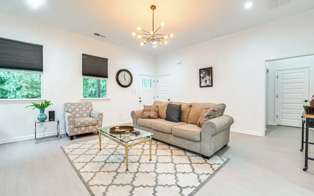 Walk to Downtown! Modern Hogansville Home w/ Patio