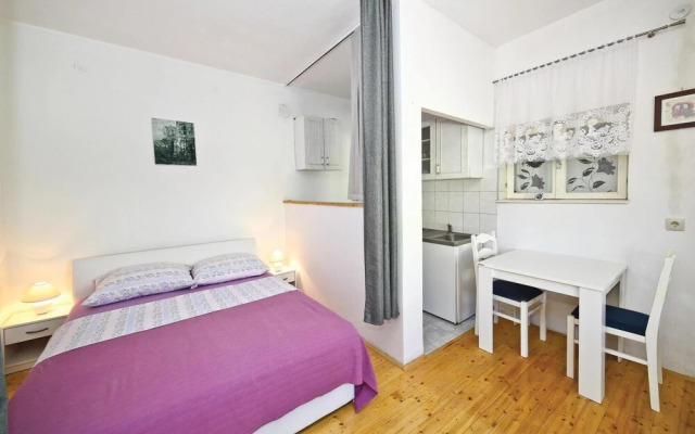 Amazing Apartment in Mastrinka With Wifi