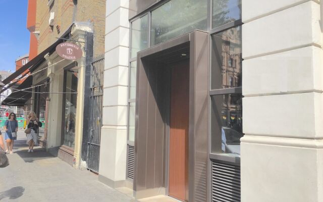 Отель Trafalgar Luxury Suites вид на фасад