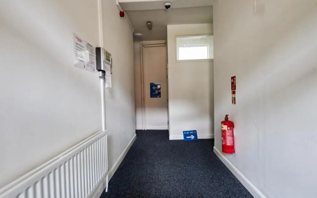 Fantastic Central Stratford 2BR Apartment wParking