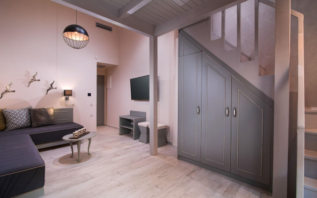 Neikos Luxury Suites