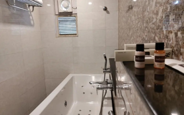 Sambhabana Hotel & Suites