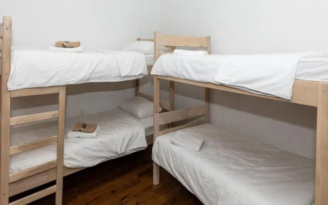 Lav Hostel & Café