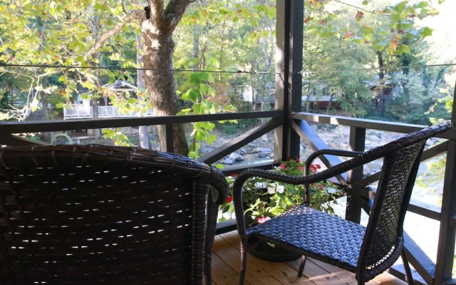 The Riverside Lodge at Chimney Rock