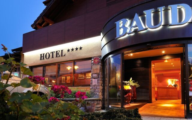 Отель Baud Hôtel Restaurant вид на фасад