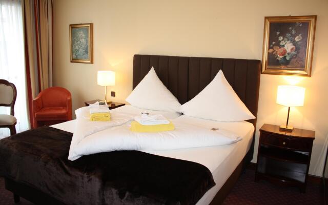 Hotel Exquisit вид на фасад