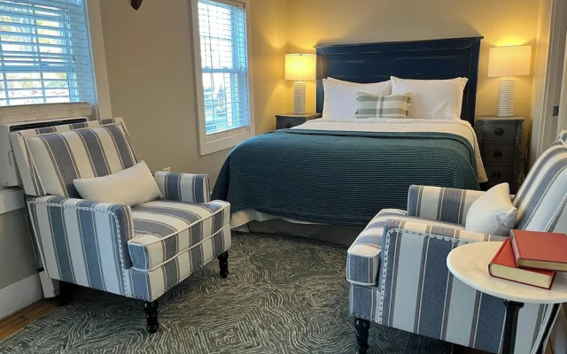 Abalonia Inn