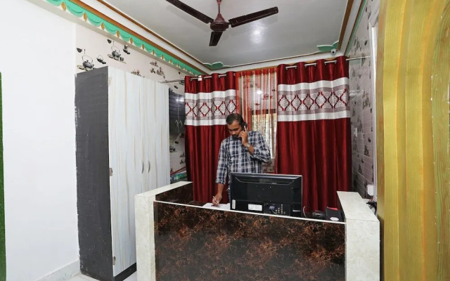OYO 18686 Aradhya Residency