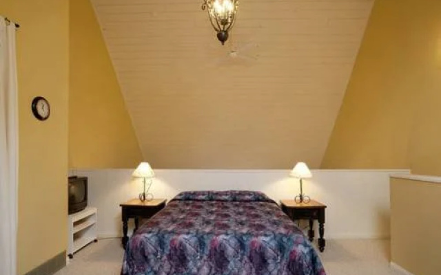 Innwest Kirkwood Inn