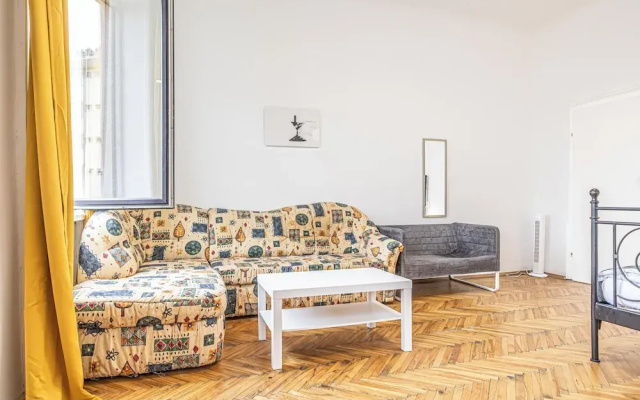 Bright 2BR Apartment Near Danube
