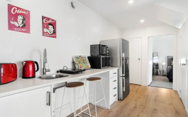 Red Beach Designed Stylish 2 BR Suite