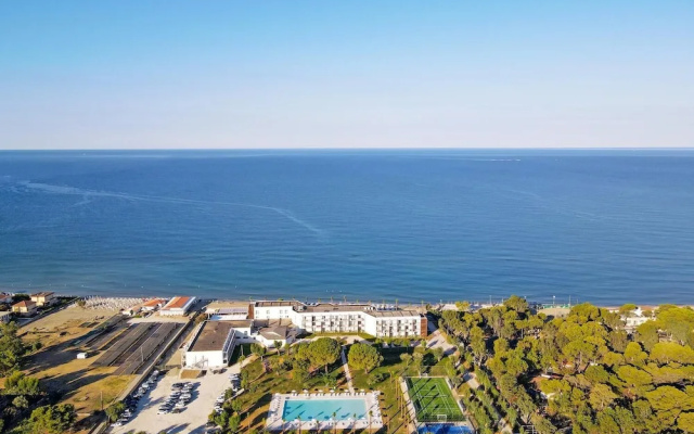 Eleamare Resort