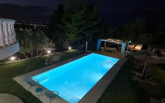 HEAVENLY VIEWS-3- Elegant& Chic, Apartment, Close to the Beach!