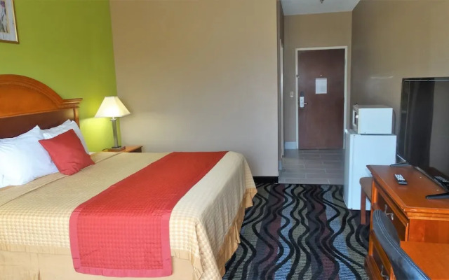 Oak Tree Inn & Suites