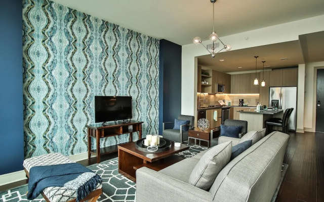 1BR Business Suite w/ Pool Near Downtown