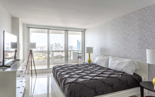 Modern and Bright Penthouse With Ocean View
