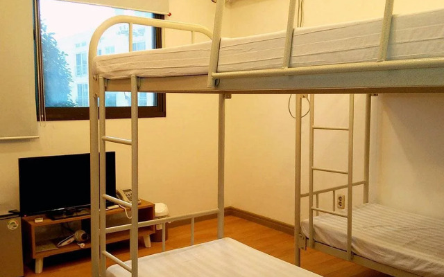 Geomunoreum Hostel