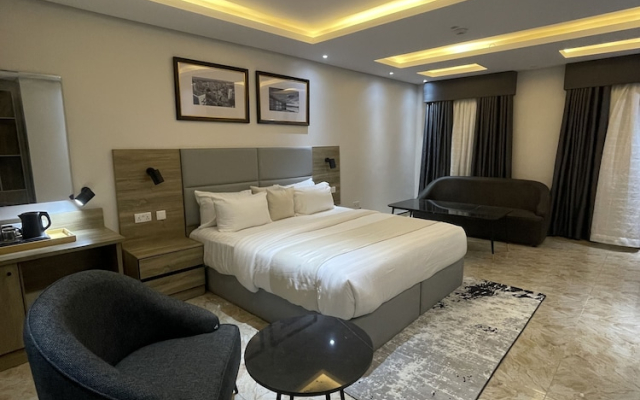 Ringruby Hotel Oladipo Bateye
