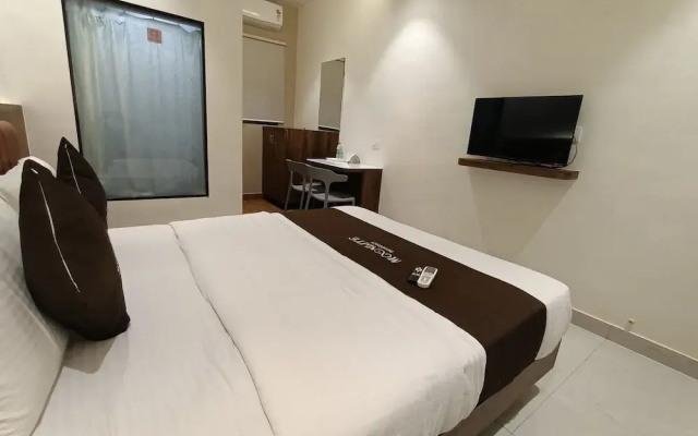 Hotel Moon Lite Residency Marve Malad