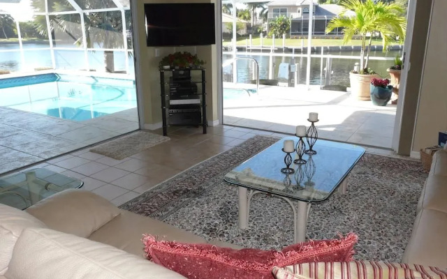 316 Edgewater Court
