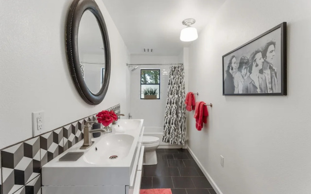 The Tire Swing - Modern 3BD - Gourmet Kitchen - Awesome Local