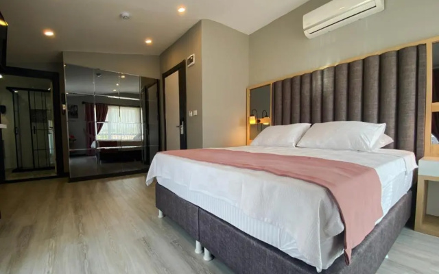 L'opera Deluxe Hotel