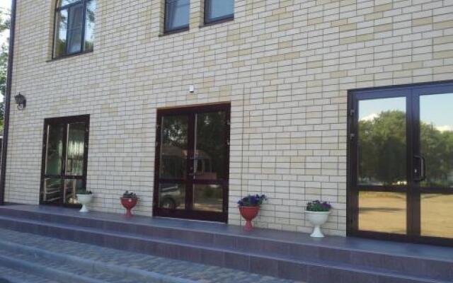 Гостиница Гостевой Дом Сан Ба в Ейске отзывы, цены и фото номеров - забронировать гостиницу Гостевой Дом Сан Ба онлайн Ейск вид на фасад