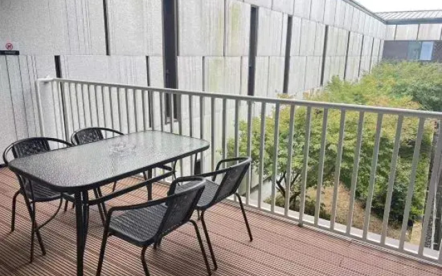 Baiyi Hotel (Suzhou Taihu Scenic Area Xiupin Street)