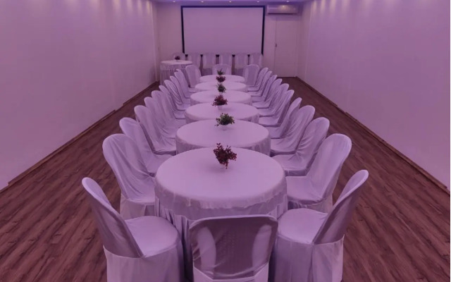 Xcelsior Hotel And Spa