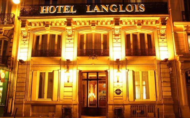 Отель LANGLOIS Париж вид на фасад