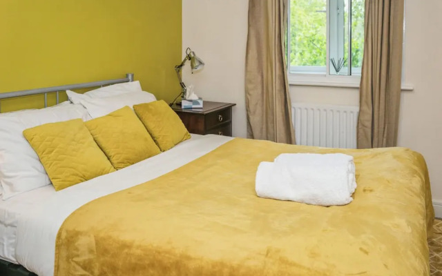 2 Bed Apartment - Sleeps 5 - Wifi - Parking - Pets