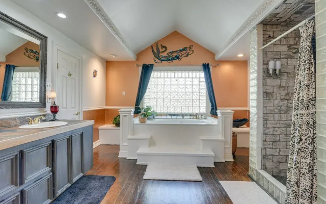 Texas Escape w/ Private Pool, Grill & Balconies!
