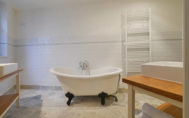 Saint Pauls Suite 38