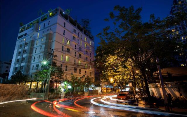 Апартаменты Sabai Sathorn Service Apartment Бангкок вид на фасад