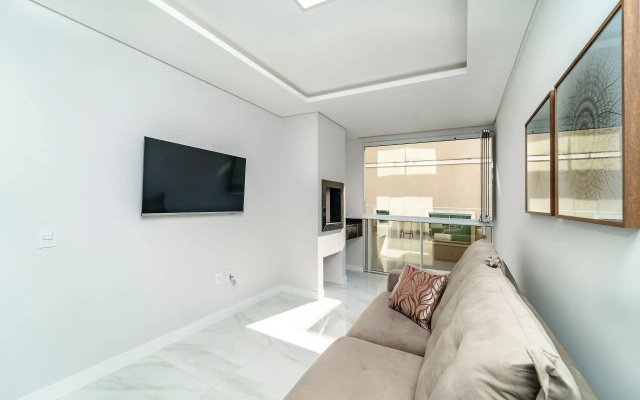Lindo Apartamento com 2 suítes e piscina em Bombas 705