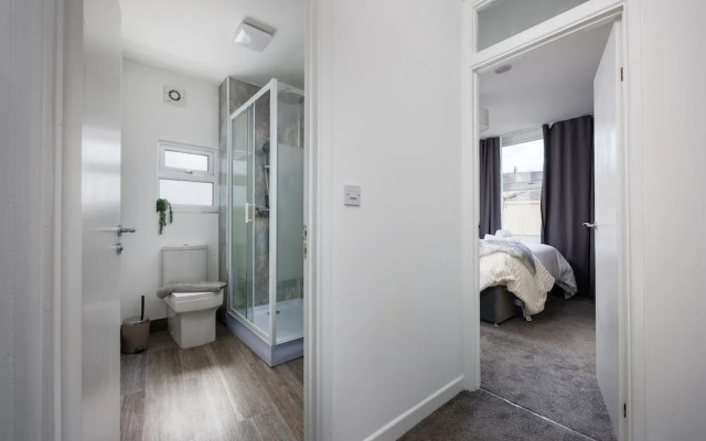 Luxurious 4 Bed House - Sleeps 8