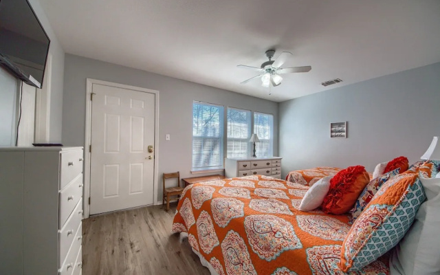 Guadalupe River Retreat RR 1324 4 Bedroom Home by RedAwning