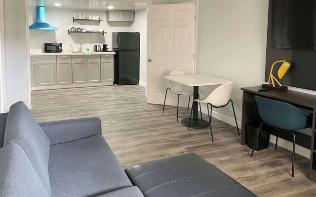 Tulsa Inn & Suites