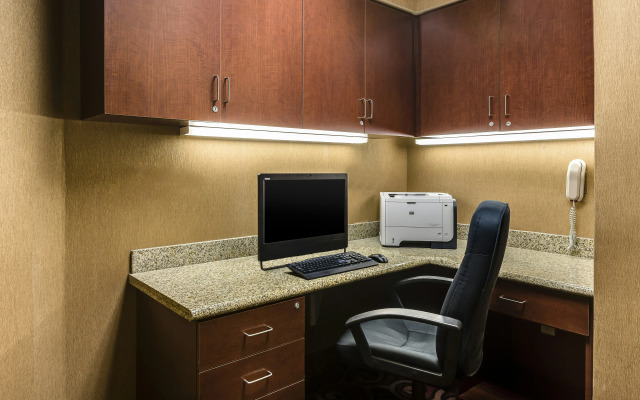 Hampton Inn & Suites West Bend